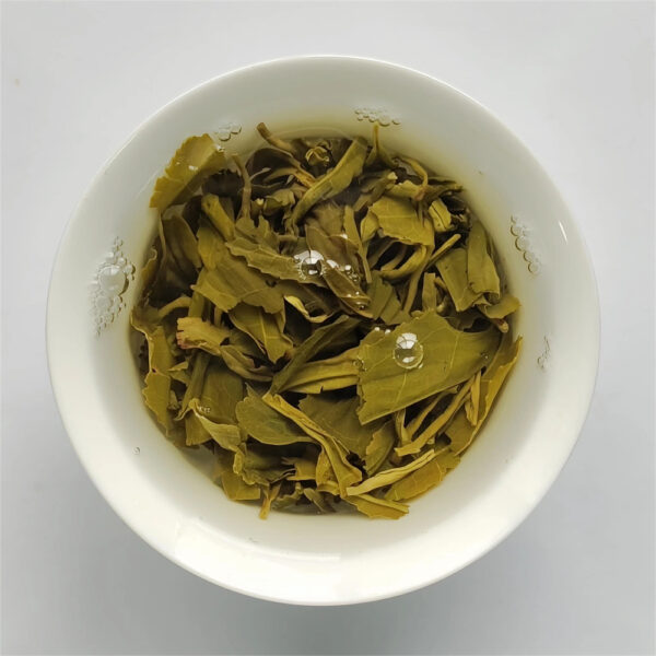 March Pomelo Blossom Green Tea in close eyes brewing